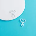 Mousqueton cœur blanc en alliage fermoir chien accessoire bijoux DIY vue de détail. - Blanc
