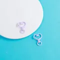 Détail en gros plan de fermoir mousqueton cœur violet, accessoires bijoux DIY en alliage. - Violet Clair