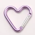 Lila herzförmiger Aluminium Karabiner Haken für Rucksack Schlüsselbund Wasserflasche neu. - Hellviolett