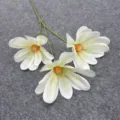 Ramo di fiori di magnolia artificiale con tre teste bianche e steli verdi per casa. - Bianco