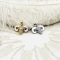 Detailfoto van DIY ramshoofd hanger met moederschelp hoorns en micro-pave zirkonia. - Parelmoer Schapenkop / 15.7*18.5mm / Goud