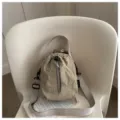 Borsa a secchiello minimalista color crema con coulisse, tracolla casual per uso quotidiano. - Kaki