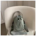 Leggera borsa porta bottiglia in nylon verde con coulisse, borsa a tracolla casual minimal. - Verde