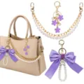 Elegante parelketting en paarse strik tas hanger set voor stijlvolle handtas decoratie. - Stijl 23