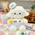 Adorable mouton en peluche blanche avec toque de chef et lunettes, parfait compagnon. - Mouton Bleu Avec Lunettes 28cm