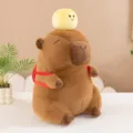 Adorable peluche capybara avec petite balle jaune et sac à dos rouge, jouet doux. - 35cm / Marron