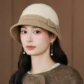 Elegante Damen Woll-Eimerhut, retro Hepburn-Stil Winter Filzkappe für schicke Alltagsmode. - Gebrochenes Weiß