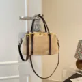 Vintage suède schoudertas beige kussentas met bruine afwerking stijlvolle handtas - Zonder hanger / Khaki