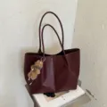 Bolso tote grande burdeos para mujer de piel sintética bolso casual con colgante de oso - Con Colgante / Burdeos