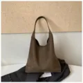 Borsa a spalla hobo vintage marrone in camoscio, grande borsa casual per uso quotidiano. - Verde