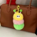 Süßer Raupen Plüsch Schlüsselanhänger Cartoon Stofftier Taschenanhänger flauschiges Geschenk. - Gelb