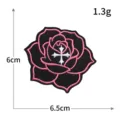 Zwarte roze geborduurde patch met wit kruis motief, perfect voor DIY kleding accessoires. - 6.5x6cm