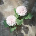 Roze kunstmatige pompon bloem met enkele steel zijde decoratie voor woonkamer tafel. - Lichtroze