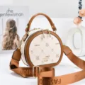 Κομψή στρογγυλή τσάντα χιαστί PU για γυναίκες, μοντέρνα τσάντα ώμου με χερούλι και λουρί. - Λευκό και Κίτρινο