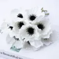 Dettaglio di bouquet di papaveri artificiali bianchi, fiore PU per matrimonio e decorazione. - Bianco