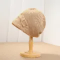 Strick Mütze mit Pailletten Detail zeigt atmungsaktives Muster und Seitendekoration. - Einheitsgröße / Khaki