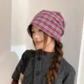 Modische karierte Plissee-Mütze für Damen, retro-künstlerisches Design, bequemer Stoff Herbst. - Einheitsgröße / Rot