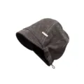 Detailaufnahme des strukturierten Vintage-Eimerhutes mit Stoff und Metall-Etikett. - Verstellbar / Schwarz