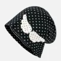Süße Sternen-Punkte Beanie Mütze für Damen, atmungsaktive Sommer-Cap mit Engelsflügeln. - Schwarz Mit Weißen Flügeln