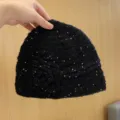 Handgemachte Häkel Pailletten Blumen Strickmütze Damen, elegante warme Winter Mütze Mode. - Einheitsgröße / Schwarz Mit Paillettenblume