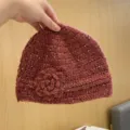 Handgehäkelte Pailletten Strickmütze Damen Winter Warme Blumen Strick Mütze Altrosa - Einheitsgröße / Weinrot Mit Paillettenblume