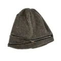 Detailaufnahme der gestrickten Slouchy Mütze mit einzigartigem Reißverschluss, warme Wintermütze. - Offener Reißverschluss Stil / Kaffeebraun