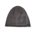 Graue gewaschene Strickmütze für Damen mit stilvollen Metallnieten im Sternen-Design. - Einheitsgröße / Violett Grau