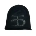 Schwarze Strickmütze im Slouch-Stil mit gotischem Motiv, warme Wintermütze für kalte Tage. - XL / Schwarz