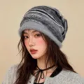 Damen Herbst und Winter gestrickte Plueschmuetze warme Beanie mit edlem metallic Akzent. - L / Gestreift Grau