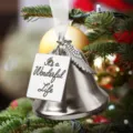 Decorazione natalizia per albero con campana ali d'angelo e ciondolo inciso per festa - Christmas Bell