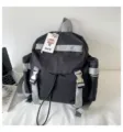 Sac à dos décontracté noir élégant avec des sangles grises et des boucles en métal. - Noir et Gris