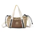 Borsa a mano casual in tela con tasca a quadri, manici bianchi e coulisse per uso quotidiano. - Kaki