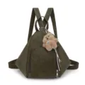 Mochila de mujer geométrica de cuero sintético verde oscuro con tierno oso de peluche para uso diario. - Verde