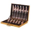 Couverts de table 24 pièces en acier inoxydable or rose avec magnifique coffret cadeau. - Boîte en Bois Dorée / Or rose