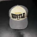 Detail van de vintage gewassen kleurblok geborduurde honkbalpet met hoogwaardige stiksels. - Verstelbaar / Grijs