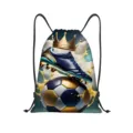 Vue détaillée du sac à dos cordon avec un imprimé graphique football et couronne. - Style Chaussures de Foot Couronne (jiayingskd197)