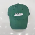 Cappellino da baseball verde vintage con ricamo Sunday, tesa larga per uomini e donne. - Regolabile / Verde