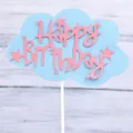 Blauer Wolken-Kuchenaufsatz mit rosa Happy Birthday Schriftzug und Stab für Party. - Blau