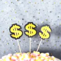 Goldene Dollarzeichen Kuchen Topper Detailansicht, perfekt für Geburtstag Party Dessert Tisch Dekor. - 3 Stück/Packung