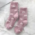 Süße rosa flauschige Wintersocken für Damen, warme Plüsch Socken mit weißen Schleifen. - Einheitsgröße / Rosa Schleife