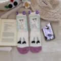 Niedliche Plüsch-Socken für Damen, dicke warme Korallenfleece Wintersocken mit Cartoon. - Weiß