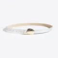 Cinturón de piel blanca minimalista para mujer con hebilla dorada en forma de concha. - Plateado