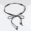 Böhmischer geflochtener Taillengürtel mit Holzperlen, schickes Boho-Damenaccessoire für Alltag. - Schwarz
