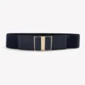 Detaillierte Nahaufnahme des breiten Elastikgürtels mit goldenen Doppel-Schnallen. - 75cm / Marineblau