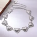 Cintura a catena con cuori in metallo argento da donna, gioiello da vita e accessorio moda. - Cuore con Bordo Perlato / Argento