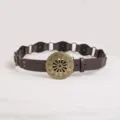 Vintage Western Stil Damen Ledergurt mit Antik Bronze Blumen Schnalle und Metallringen. - 6-Segment Brauner Gürtel Stil D