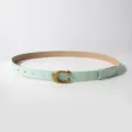 Détail de ceinture en cuir PU vert menthe, boucle C en laiton antique pour femmes. - Vert