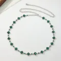 Elegante Damen Strass Kettengürtel mit grünen Kristall Quadratsteinen und Silberkettengliedern. - Grüner Strassgürtel B