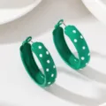 Créoles en métal vert à pois blancs, bijoux géométriques vintage détail chic. - Vert