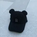 Casquette de baseball en laine d'agneau noire avec oreilles d'ours mignonnes, bonnet chaud. - Réglable / Noir